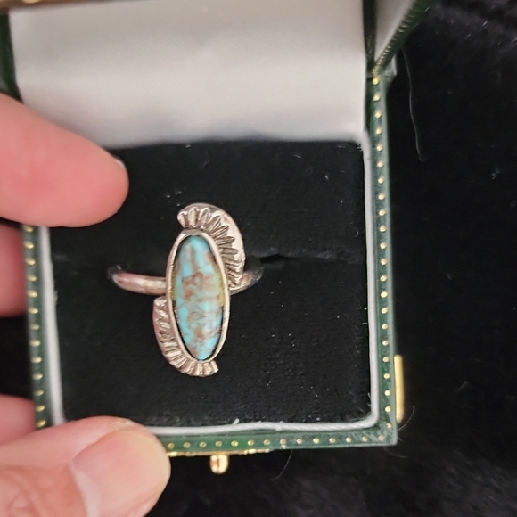 Elegant Silver and Turquoise Ring Set - Picture 4 of 9